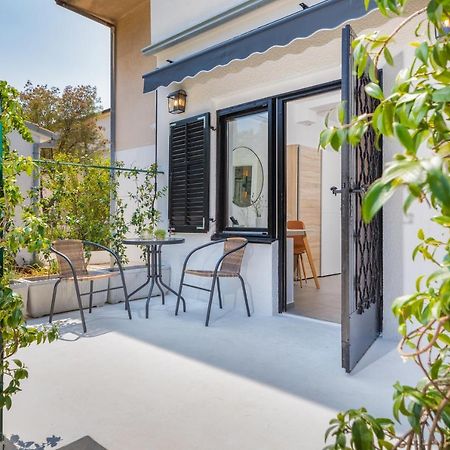 3 Minutes From The Beach: Lovely Studio Apartment Pola Esterno foto