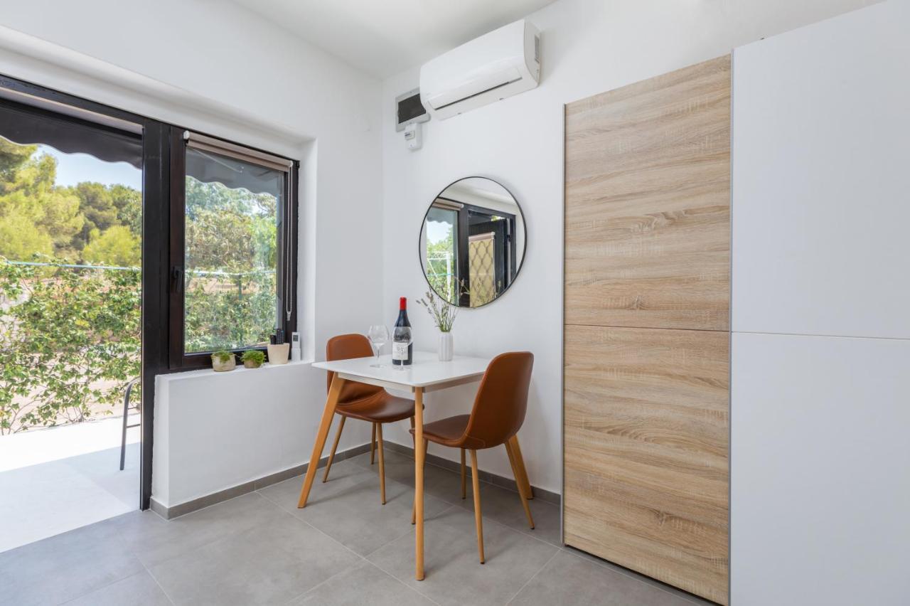 3 Minutes From The Beach: Lovely Studio Apartment Pola Esterno foto