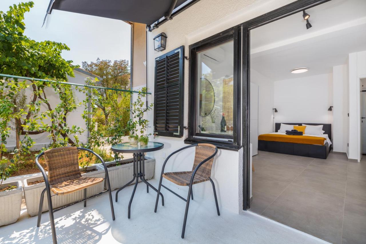 3 Minutes From The Beach: Lovely Studio Apartment Pola Esterno foto