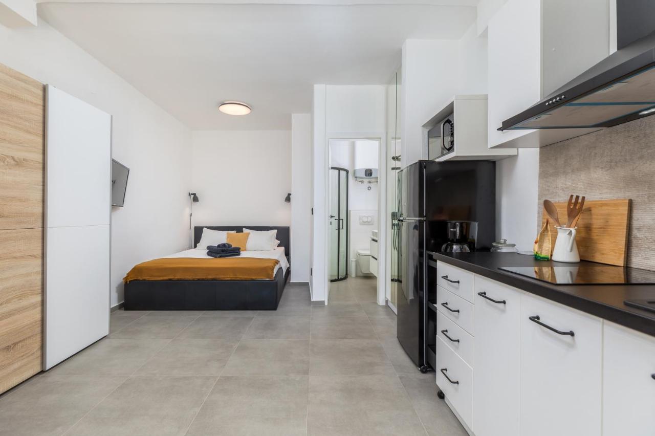 3 Minutes From The Beach: Lovely Studio Apartment Pola Esterno foto