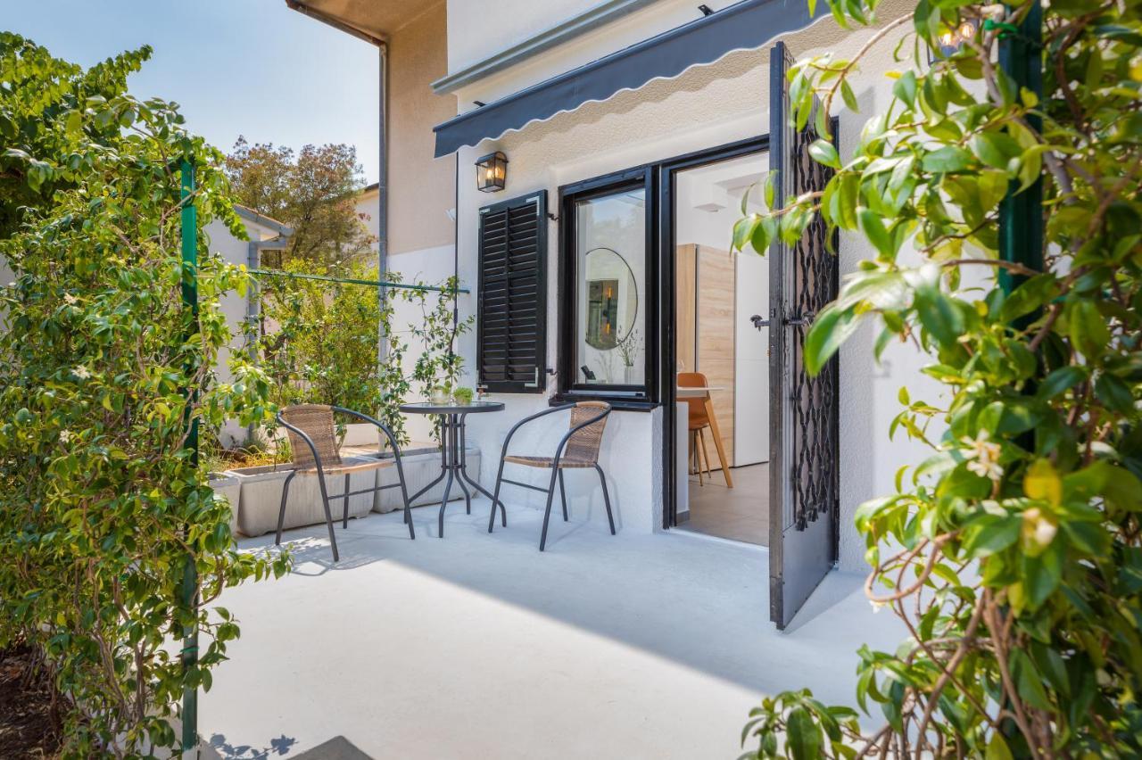 3 Minutes From The Beach: Lovely Studio Apartment Pola Esterno foto