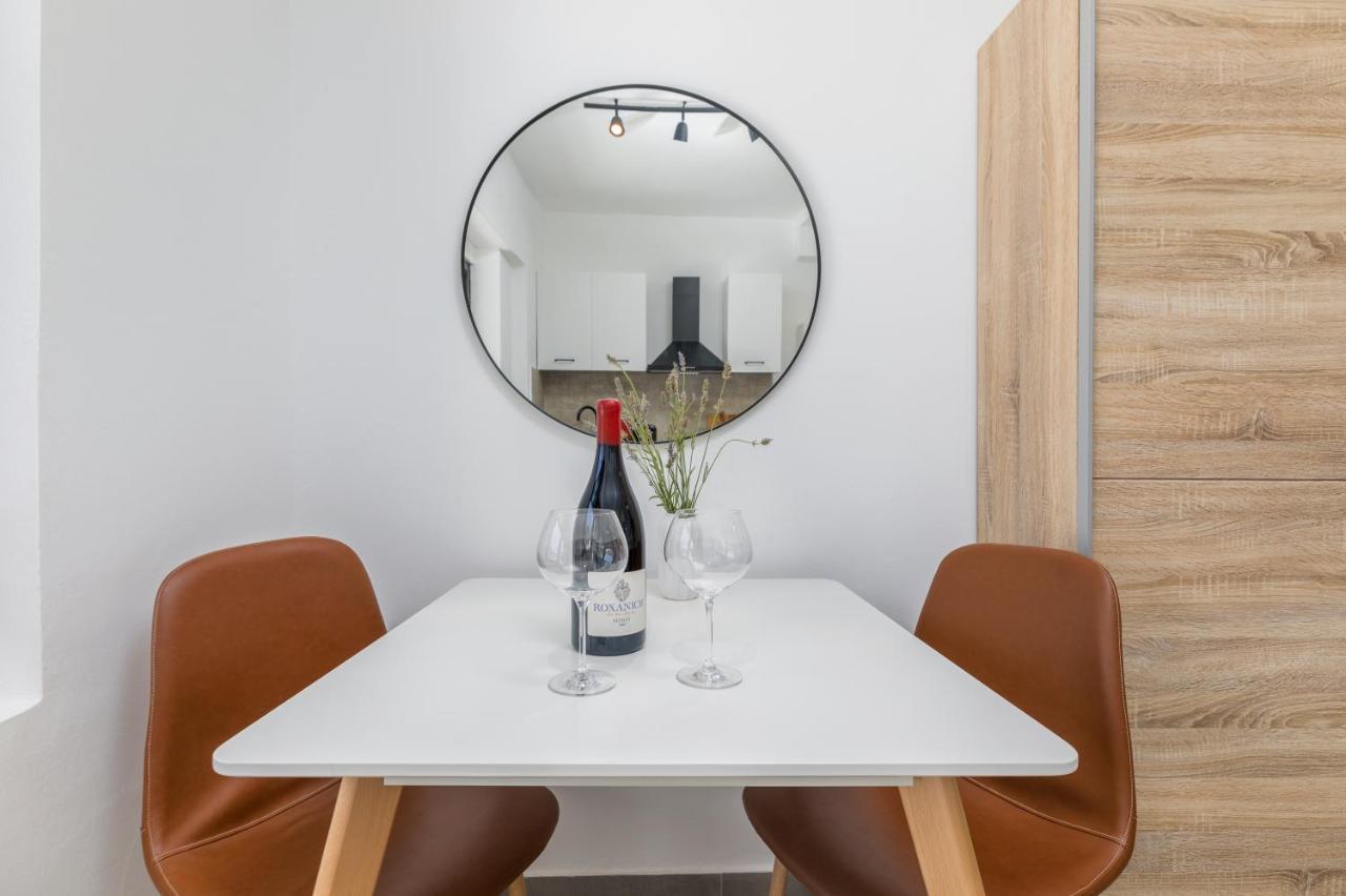 3 Minutes From The Beach: Lovely Studio Apartment Pola Esterno foto