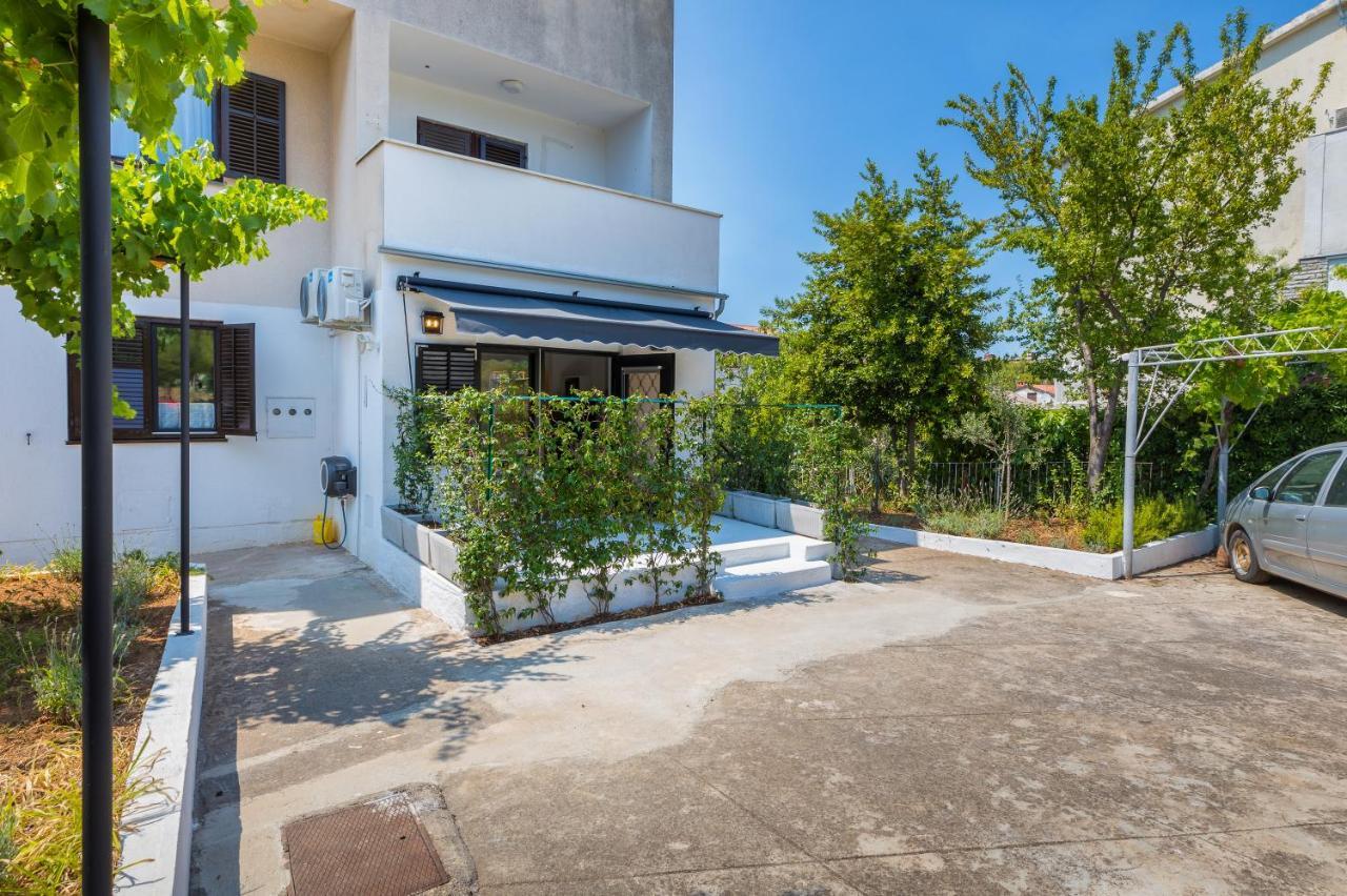 3 Minutes From The Beach: Lovely Studio Apartment Pola Esterno foto