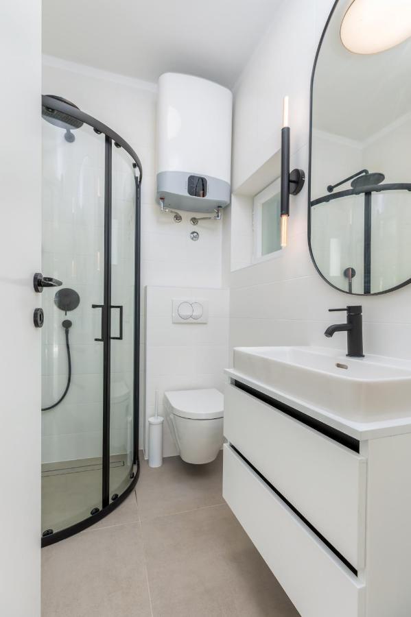 3 Minutes From The Beach: Lovely Studio Apartment Pola Esterno foto
