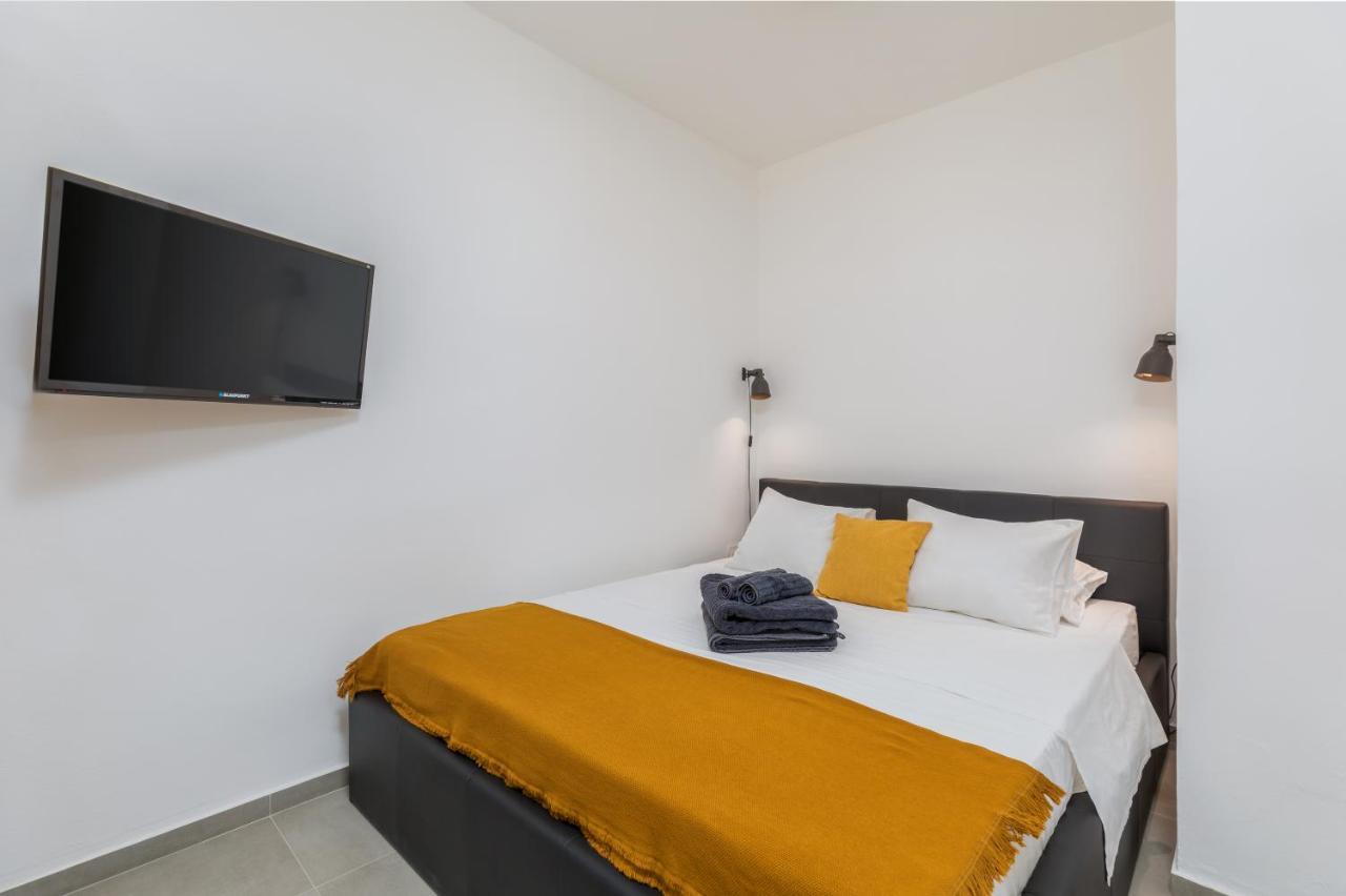 3 Minutes From The Beach: Lovely Studio Apartment Pola Esterno foto